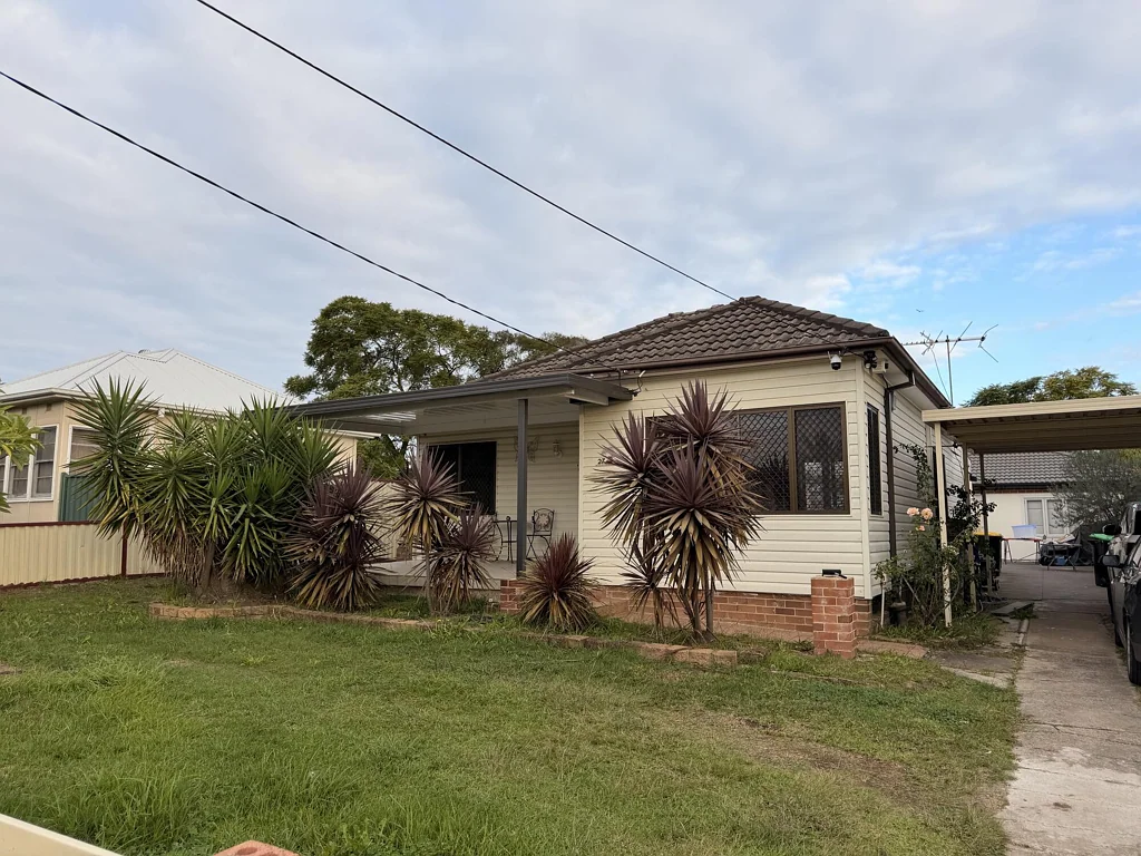 Well-Presented 3-Bedroom House | All Bills Included