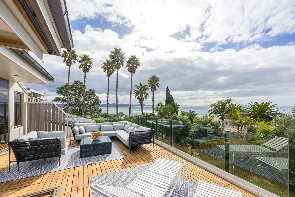 Stanmore Bay 4房  CHARMING COASTAL RETREAT WITH BREATHTAKING SEA VIEWS!