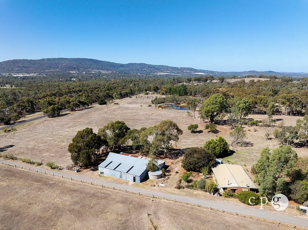 Harcourt 4 Bedroom Stunning Views and Small Farming Lifestyle (37 acres)