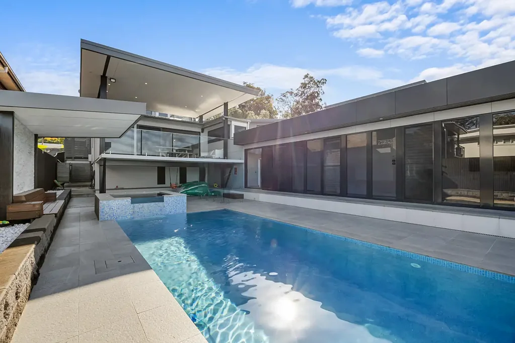 LUXURIOUS RESORT STYLE WATERFRONT LIVING