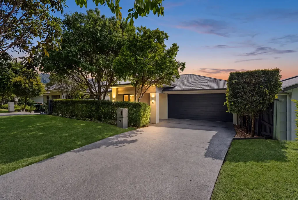 Upper Coomera 4房  IMMACULATELY PRESENTED HERITAGE GARDENS HOME WITH NATURE RESERVE BACKDROP!