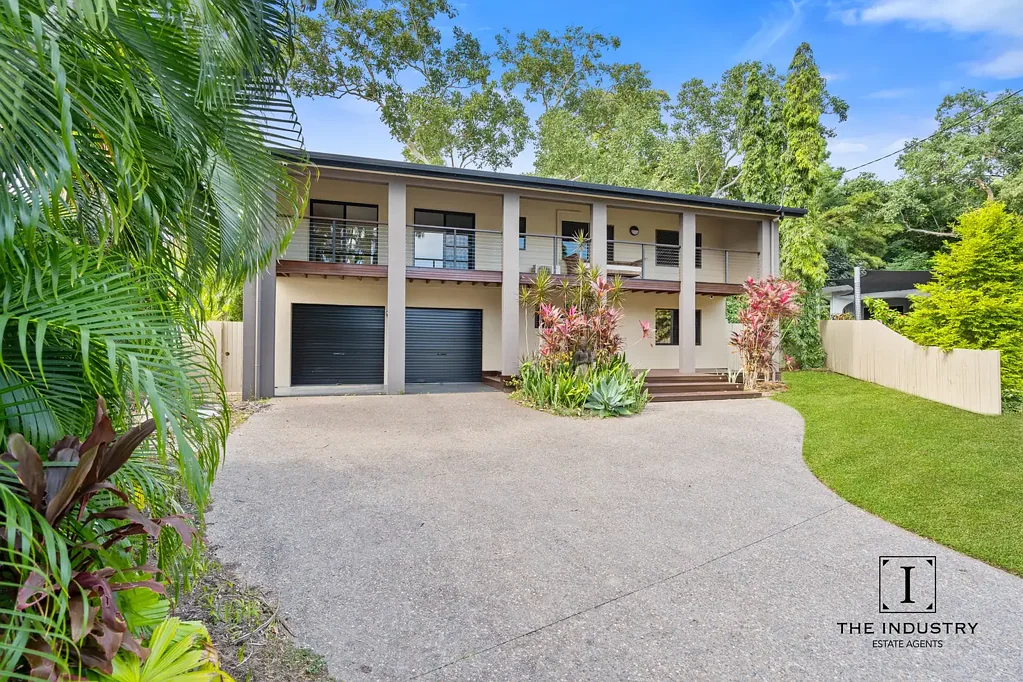 Trinity Beach 5Kwarto Spacious Tropical Living, On one of the best streets in Trinity Beach