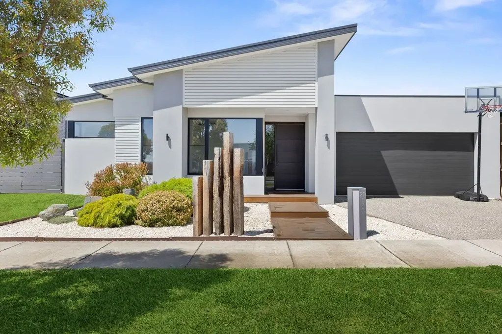 Torquay 4 Slaapkamer CONTEMPORARY FAMILY LIVING WITH SPACE, STYLE & COASTAL CONVENIENCE