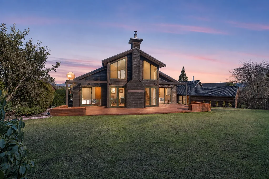 Hanmer Springs 3कमरा Timeless Alpine Charm - Prime Location!