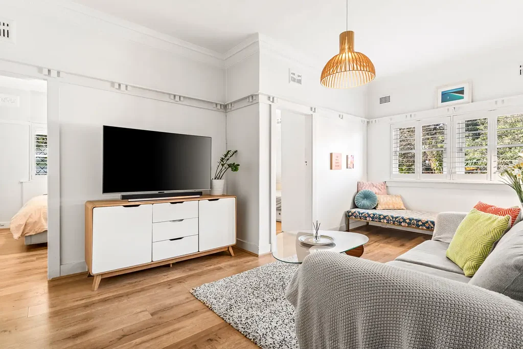 Contemporary Apartment Positioned For Lifestyle & Convenience!
