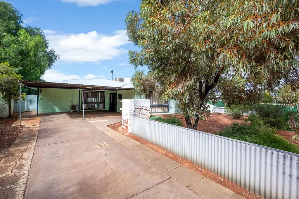 Piccadilly 3 Bedroom Charming Piccadilly Home – Move In Soon!