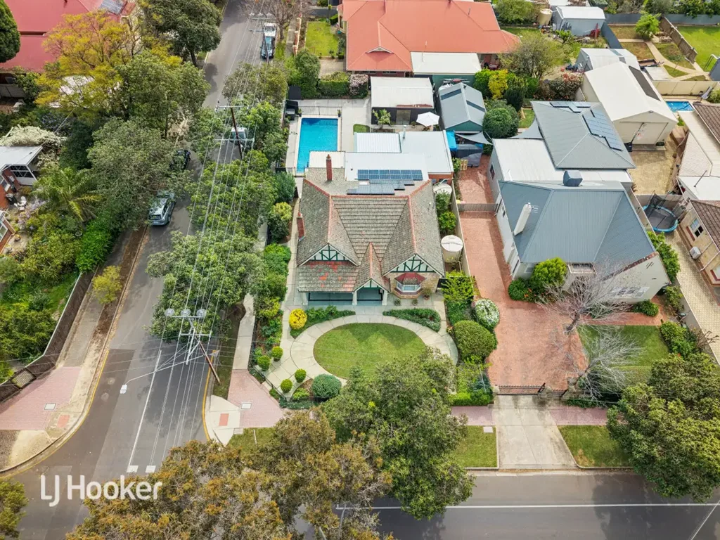 Royston Park 4Habitaciones �Green Gables�  1930 Imposing Dual Avenue Locale - Idyllic Gentleman�s Tudor