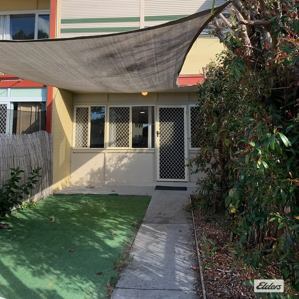 2 BEDROOM UNIT WITH LOADS OF CHARACTER - WALK TO BEACH