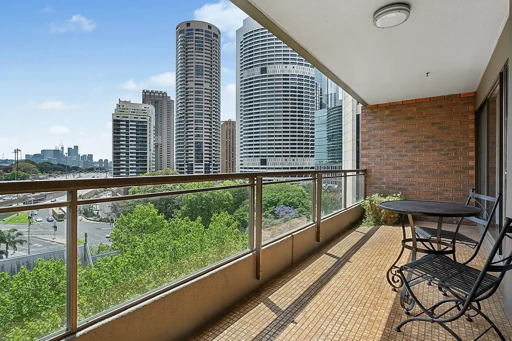 Sydney 1 Bedroom North facing city view apartment in cosmopolitan CBD
