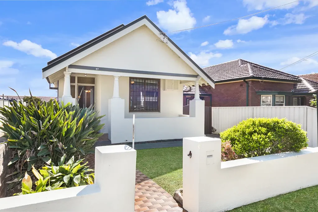 Earlwood 2Phòng ngủ Delightful Character-filled Family Home