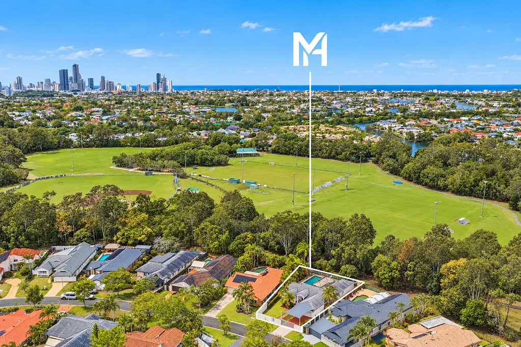 Robina 4Kwarto Private Cul-de-Sac Living on a Generous 808m²