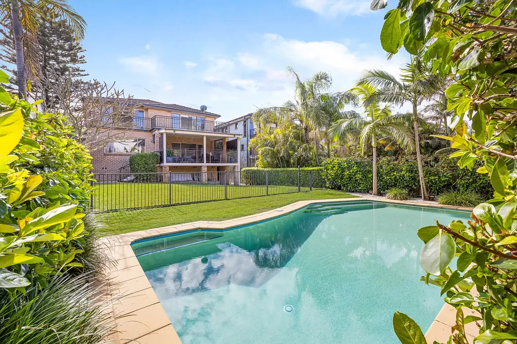 Collaroy 5 Bedroom Immaculate Family Entertainer In A Prized Beachside Address