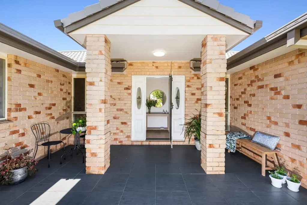 Highfields 4Zimmer Immaculate Family Living in One of Highfields’ Most Tightly Held Streets