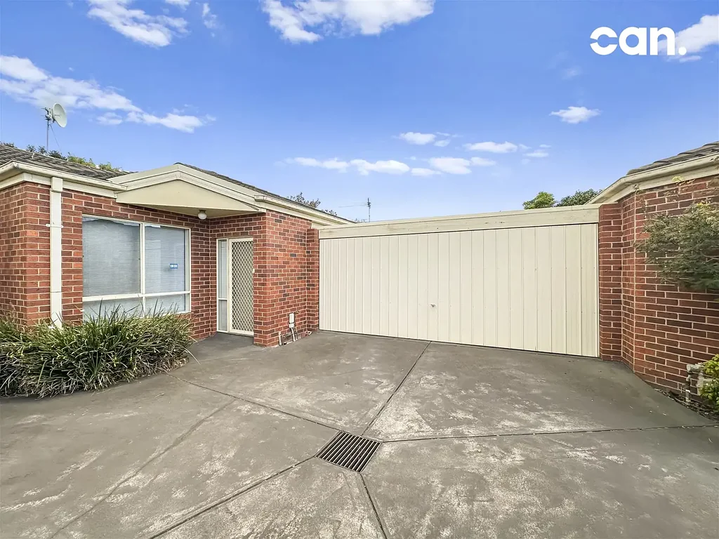 Stylish 3-Bedroom Home with 2 Bathrooms & 2 Car Parks - 3/20 Buckingham Avenue, Bentleigh, VIC 3204