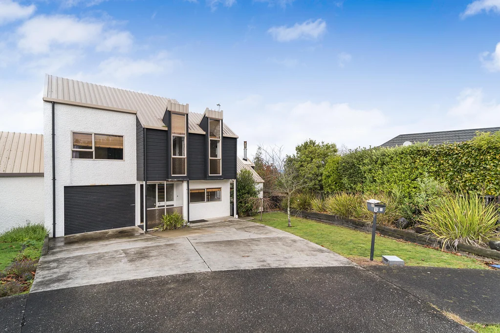 Feilding 3Zimmer Stylish town house with views