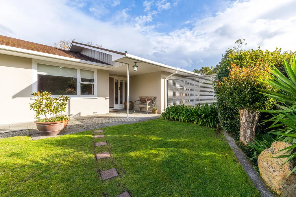 Saint Johns Hill 3 Bedroom Perfectly positioned on Parkes