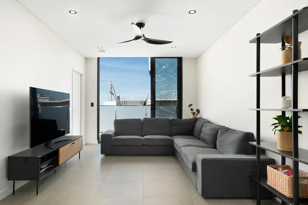 Burwood Heights 2chambre LOW STRATA | Top Level Apartment in Convenient Location