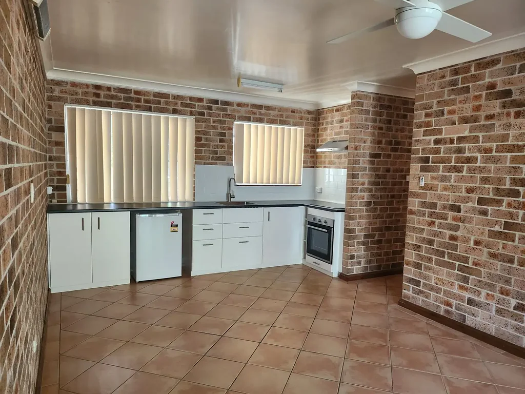 1 Bedroom Unit- Walk to Beach & Shops!