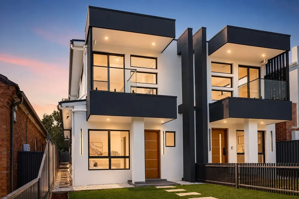Ermington 5房 建筑师精筑 采光充沛 开放式布局 Bosch电器 主卧套间 独立工作室 四间浴室 便捷地段 规划轻轨 Brand New Designer Home | Dual Income Opportunity
