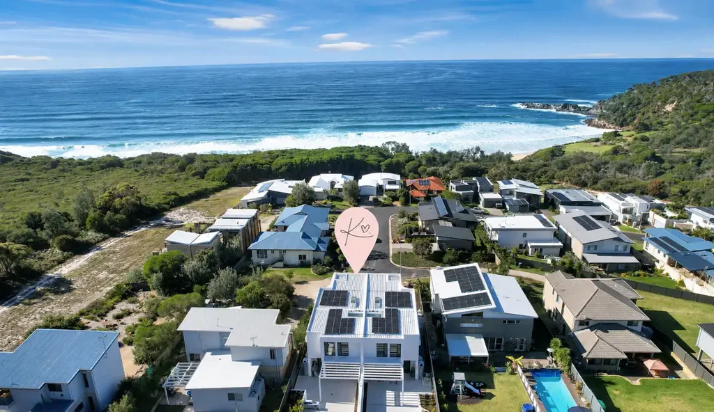 Tura Beach 3 Bedroom Contemporary Beachside Style