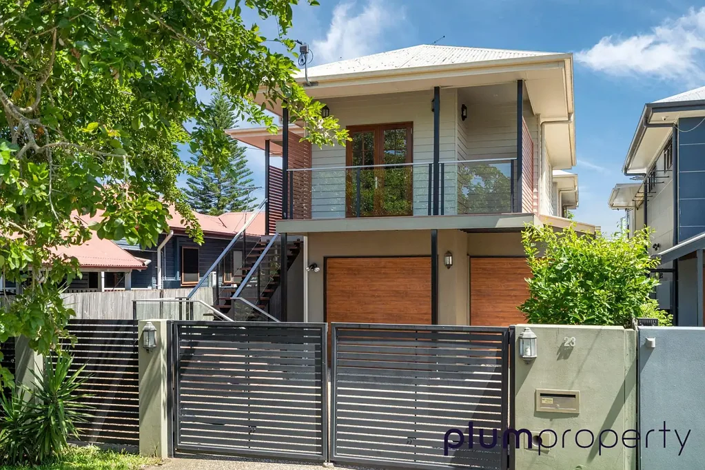 Designer Home in Sought After Neighbourhood - A Modern Oasis of Elegance and Comfort