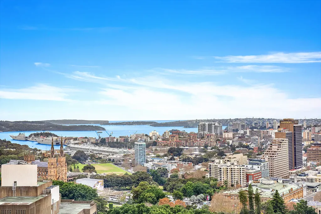 Sydney 2침실 So Much to Love; A Tightly Held Building, 126 Sqm Two Bedroom Home, Magnificent Views, Superb Location and Great Communal Facilities.