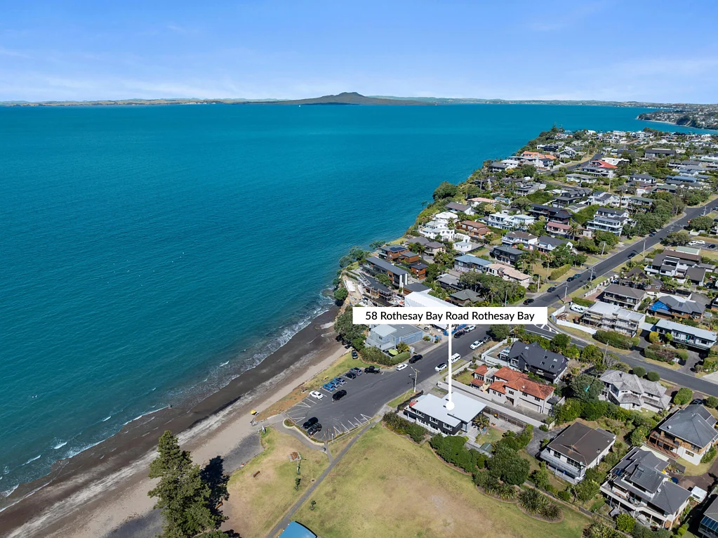 Rothesay Bay 5房 绝佳海滨地段！巨大潜力+绝美海景+名校环伺，片刻即至海滩！ Beachfront opportunity – vendors ready to sell
