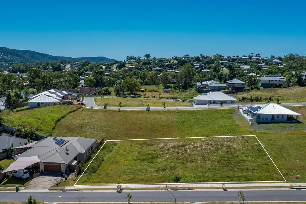 Cannonvale Rare 1600m² Dual Lot Opportunity – Build 4 Properties in Prime Cannonvale!