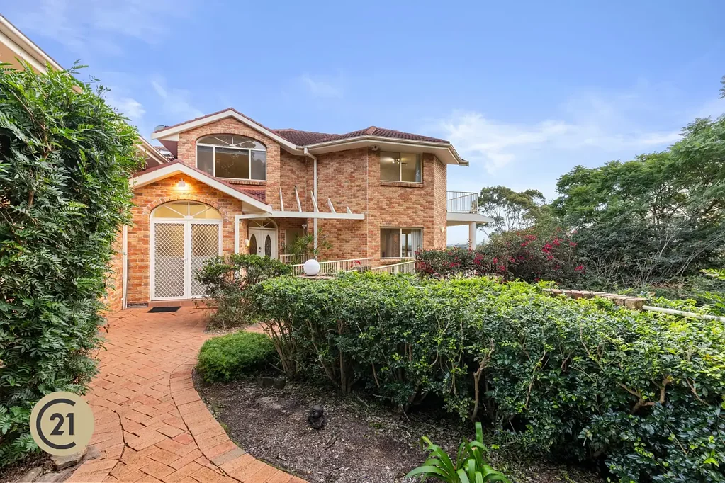 Contemporary Luxury in a Prime Cul-de-Sac Location