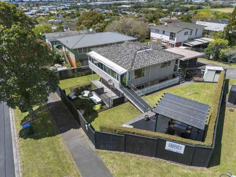 Saint Johns 4房  Auction Today - 11 am! Two Flats, One Title
