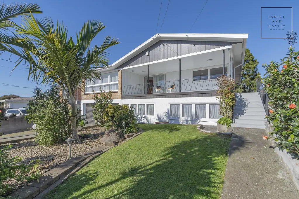 Manurewa 5Kwarto She's Big, She's Bold and She's Beautiful.