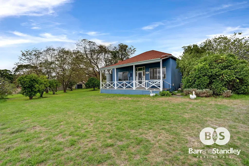 Collie 4Moenga Country Charm. Peaceful Acreage. Endless Potential.