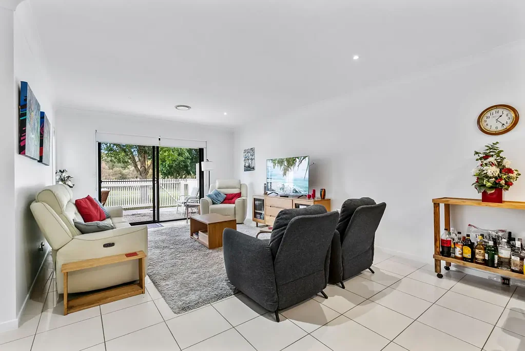 FULLY FURNISHED Modern Townhouse Living - Spacious 3 Bedroom + Study in Tugun