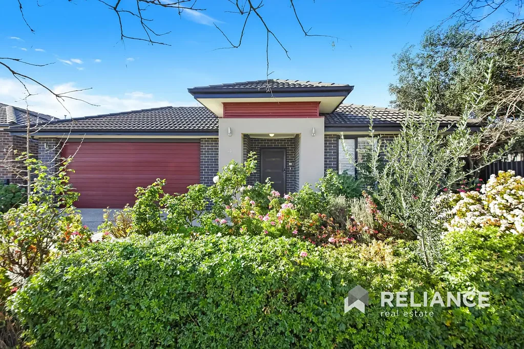 Showcasing Style and Design this spacious 4 Bedroom Family Home located on Beautiful Villiers Drive