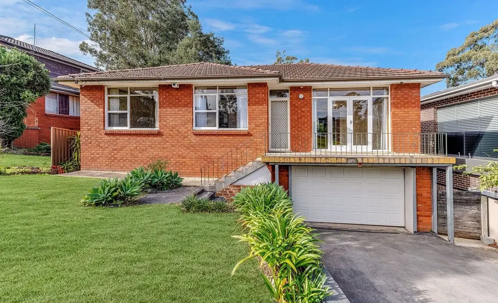 SPACIOUS & BRIGHT FAMILY HOME IN PRIME LOCATION