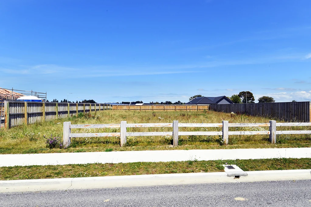 Amberley North Island Vendor Says SELL!