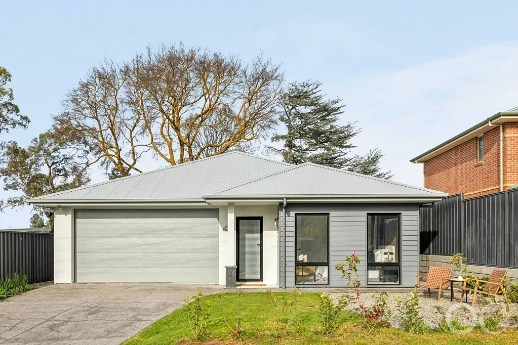 Mount Barker 4chambre Open the Door to a New-Gen Home in Sought-After 'Old' Mount Barker