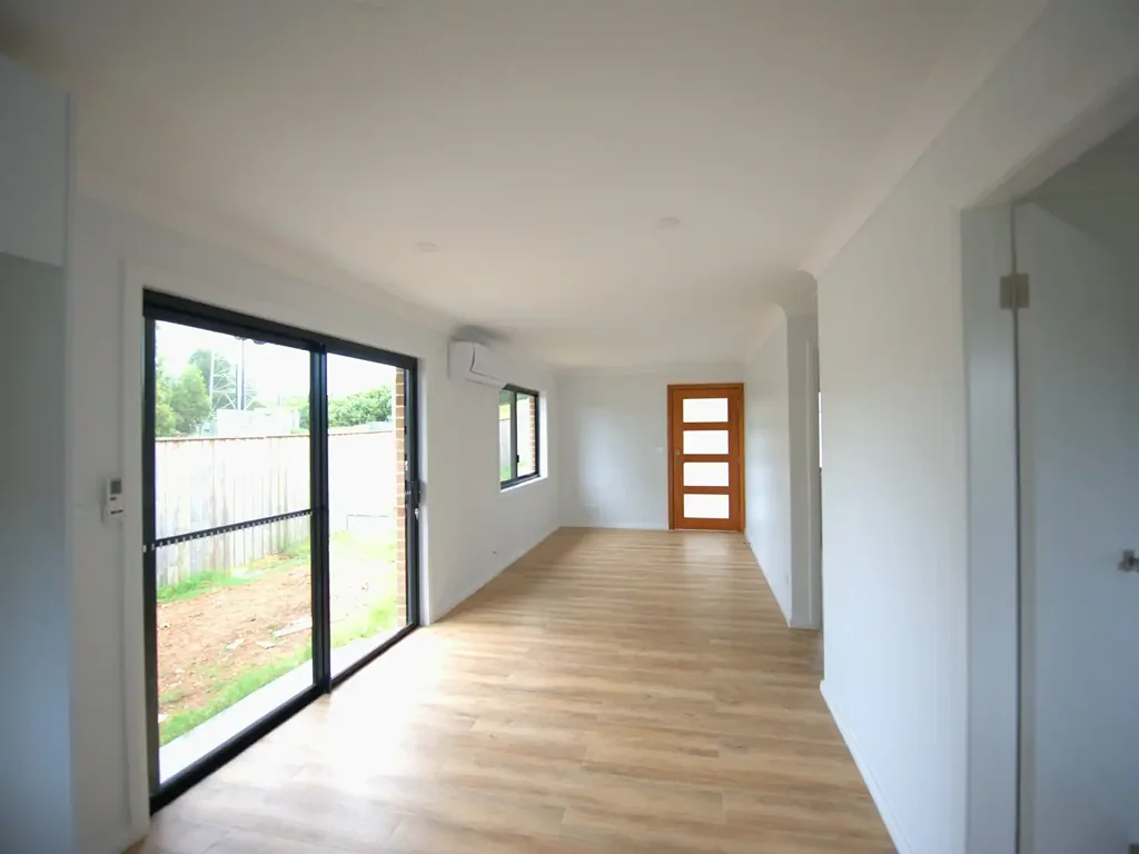 Spacious Granny in Macarthur Heights