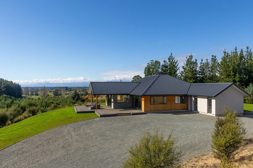 Mahana 5部屋 Idyllic Lifestyle with a Twist!
