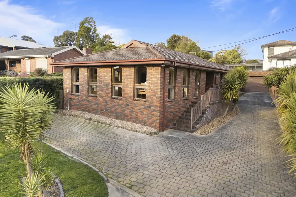 Ballarat North 3Moenga A Beautifully Presented Family Home With Stunning Ballarat Views