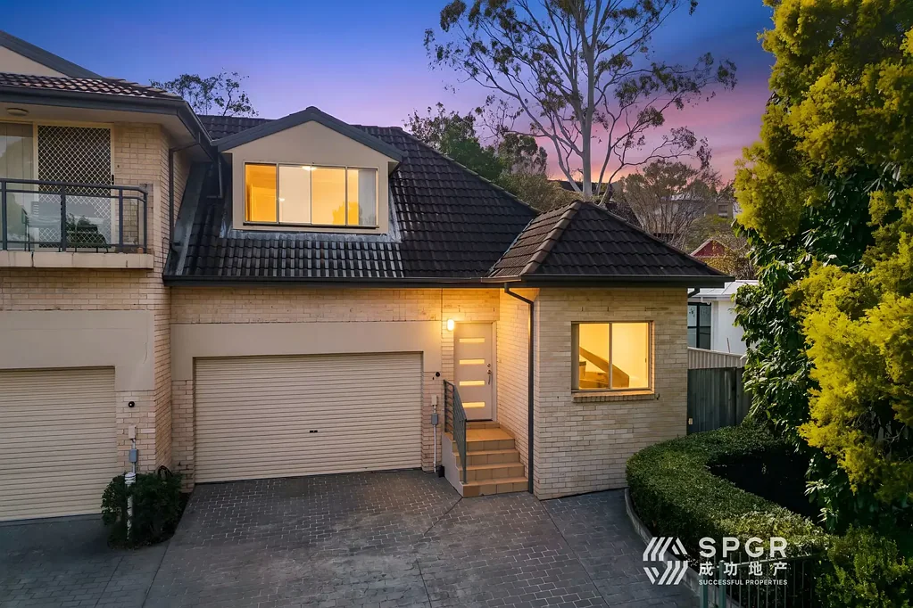 Castle Hill 3房 阳光充足的转角联排别墅，位于 Castle Hill 黄金地段 Sun-Drenched Corner Townhouse in a Prime Castle Hill Location