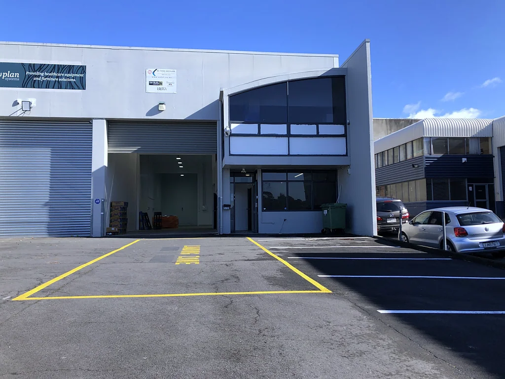 Henderson High-stud warehouse with office – prime position