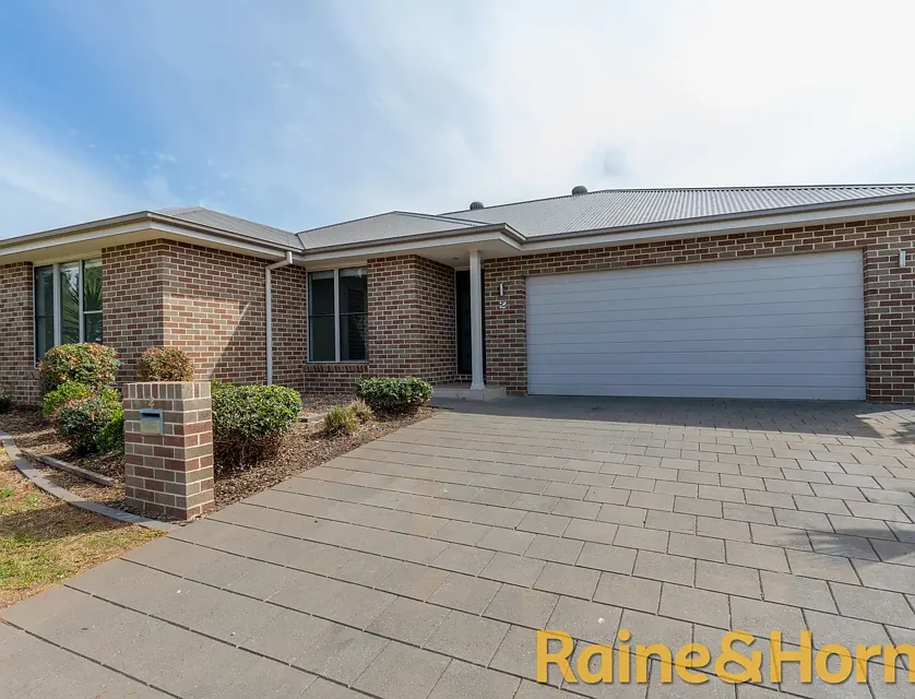 2 Ebor Way, Dubbo, NSW 2830, 3 ਕਮਰੇ, 2 ਬਾਥਰੂਮ, House