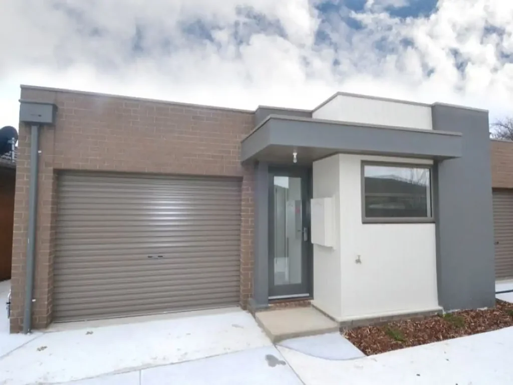 MODERN TWO BEDROOM TOWNHOUSE