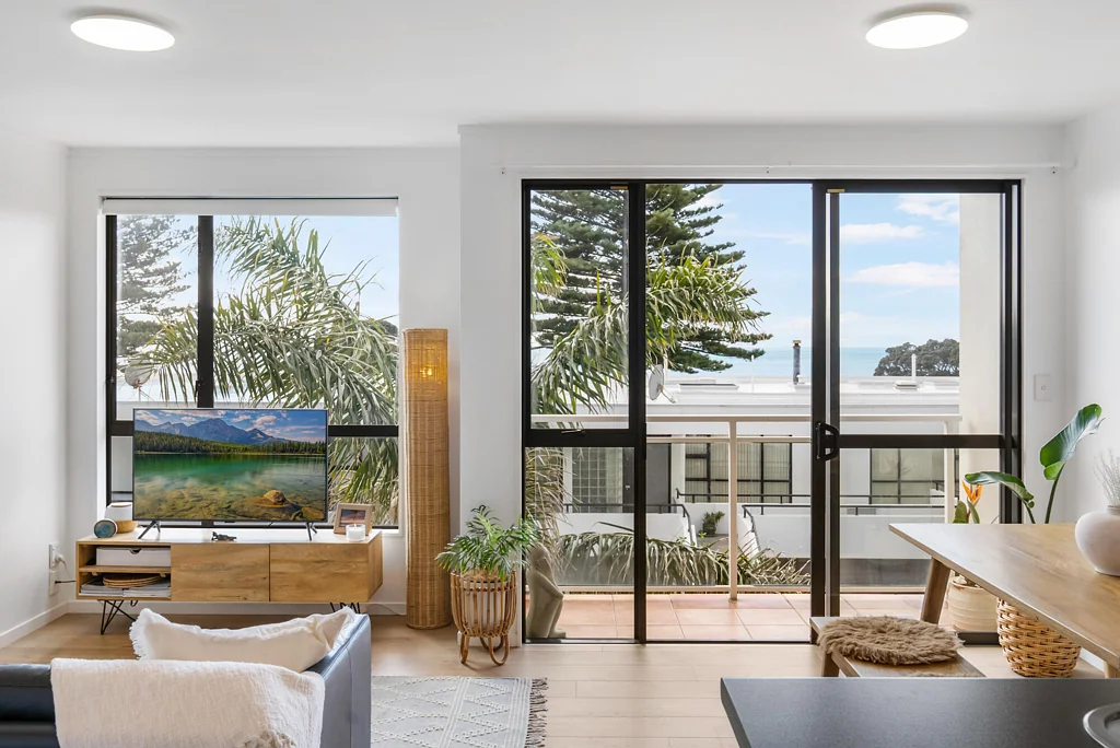 Mount Maunganui 2房  Tightly Held. Highly Sought. Now Available.