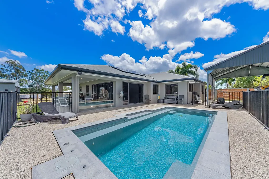 Cannon Valley 4房  The Full Family Package on One Beautiful Acre in Honeyeater Crescent