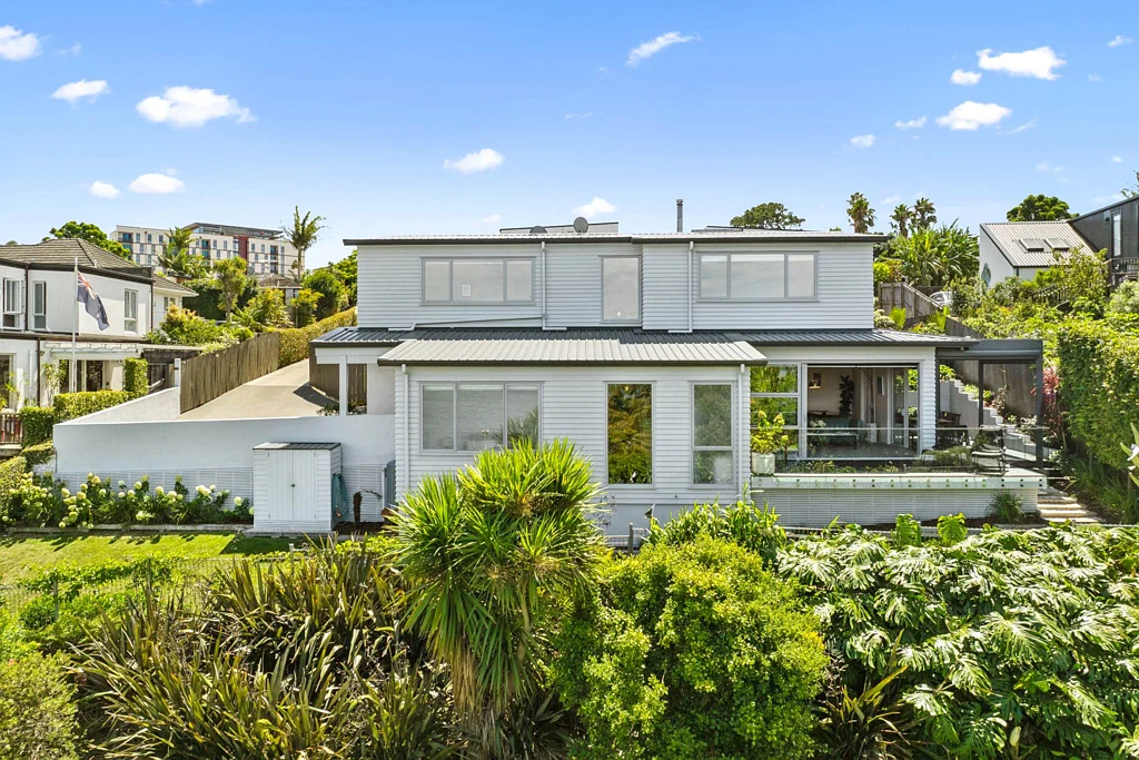 Mount Wellington 4 Slaapkamer Quality Home, Waterfront Location