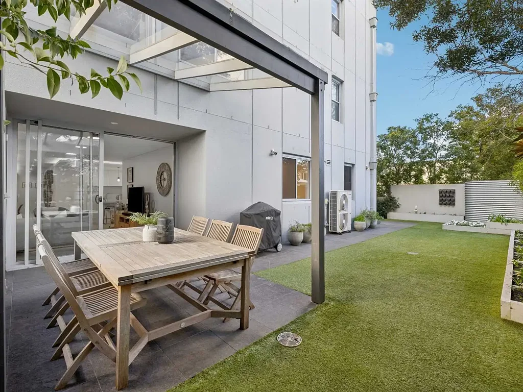 Northbridge 3房 市中心3卧室底层公寓，带超大庭院 Centrally Located 3 Bedroom Ground Floor Apartment with Oversized Courtyard