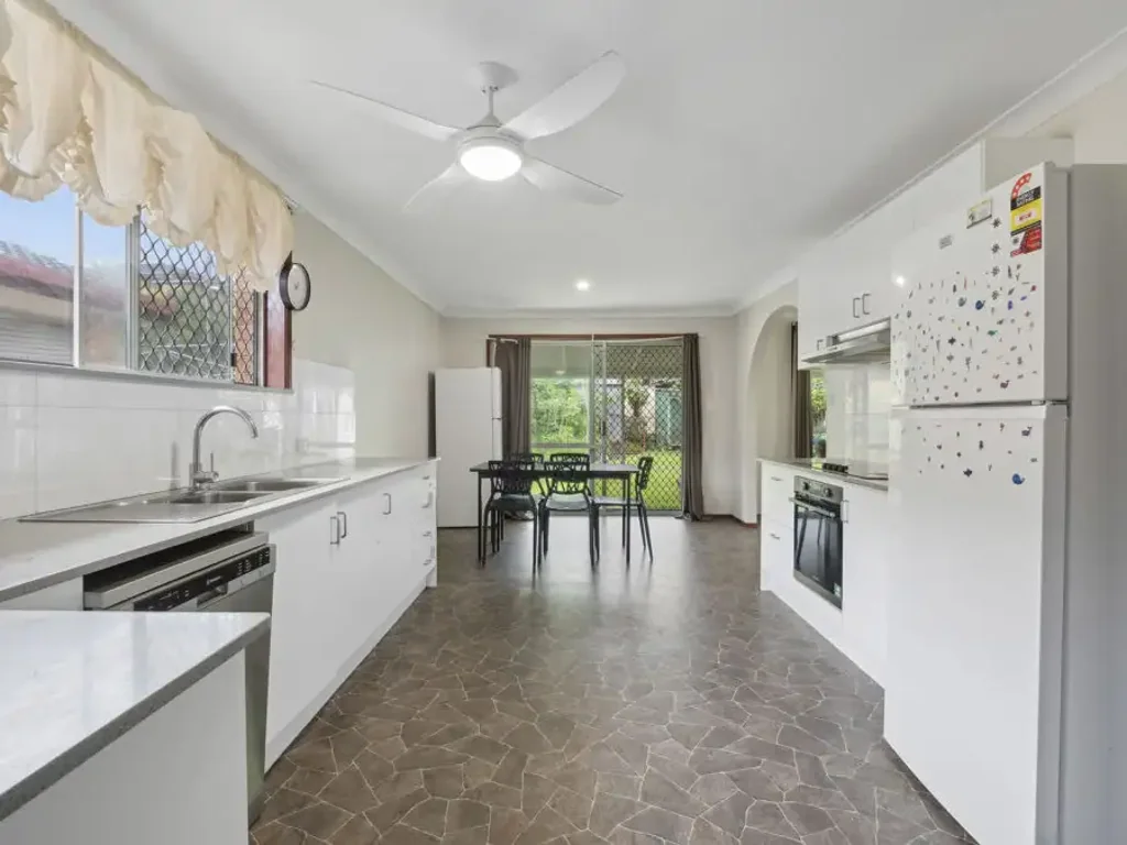 Coffs Harbour 4房  Comfortable Home in Convenience Location...