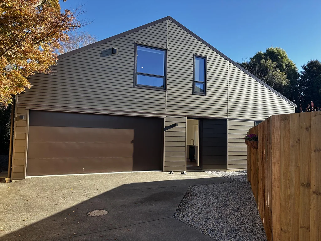 Burnside 4 Bedroom Beautifully Crafted Contemporary Home - Need SOLD!